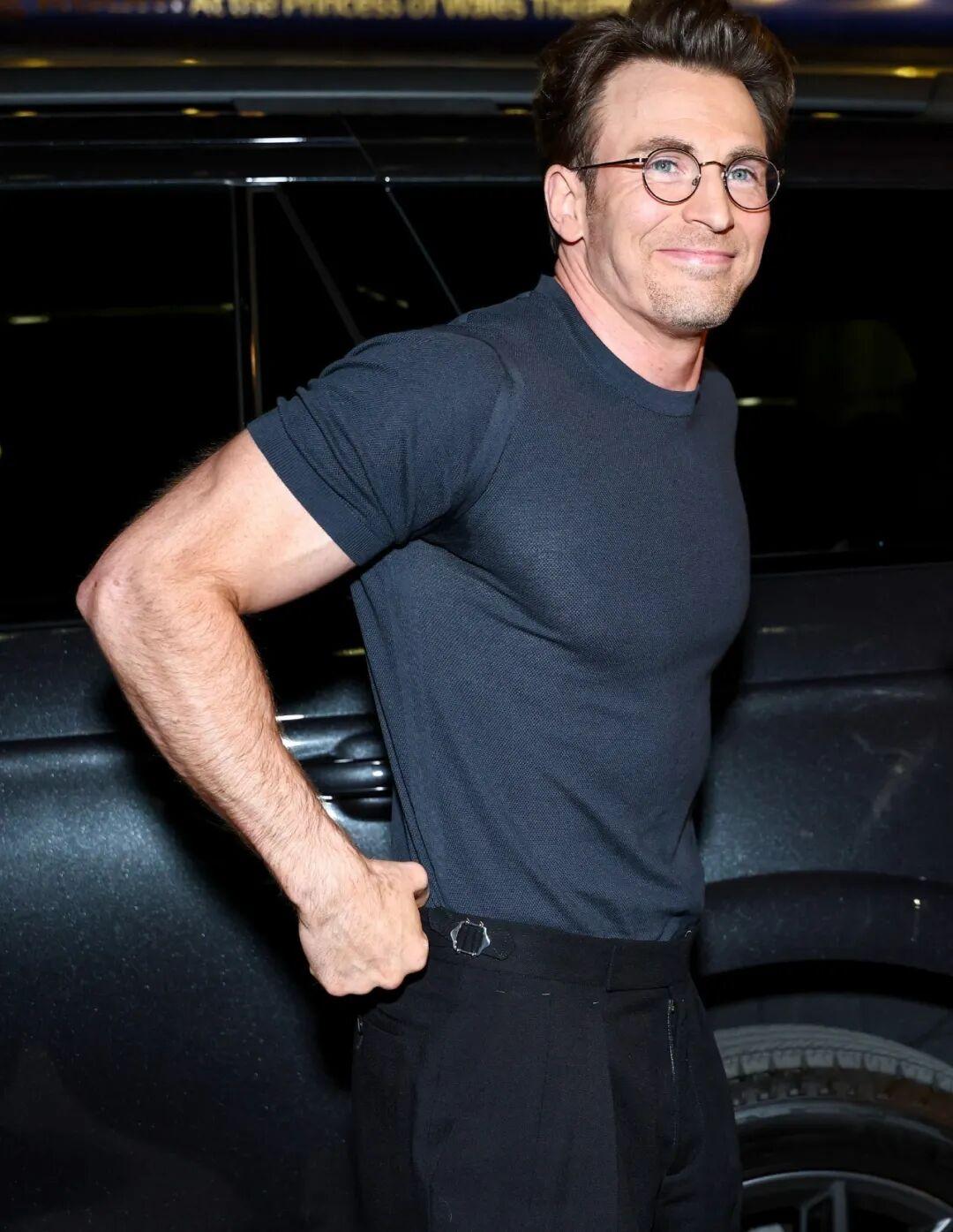 44岁的美国知名男演员 Chris Evans（克里斯·埃文斯）今日亮相加拿大的