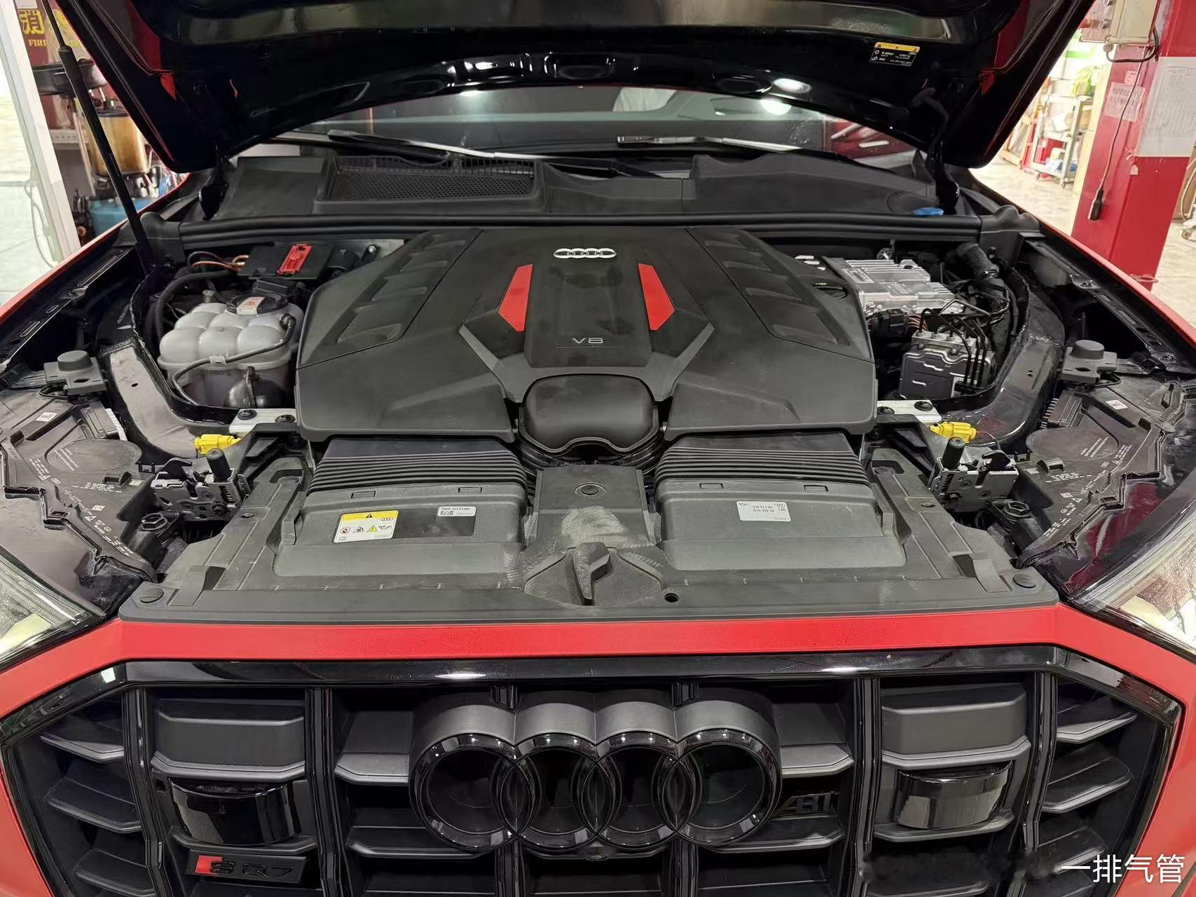 24款 奥迪SQ7 4.0T  升级CSK隔热三元头段200目 释放V8声浪。注