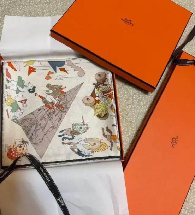 下午坐在堂姐的棋牌室门口剥毛豆，伴着屋里噼里啪啦的洗牌声，一个三个多月没咋见人影