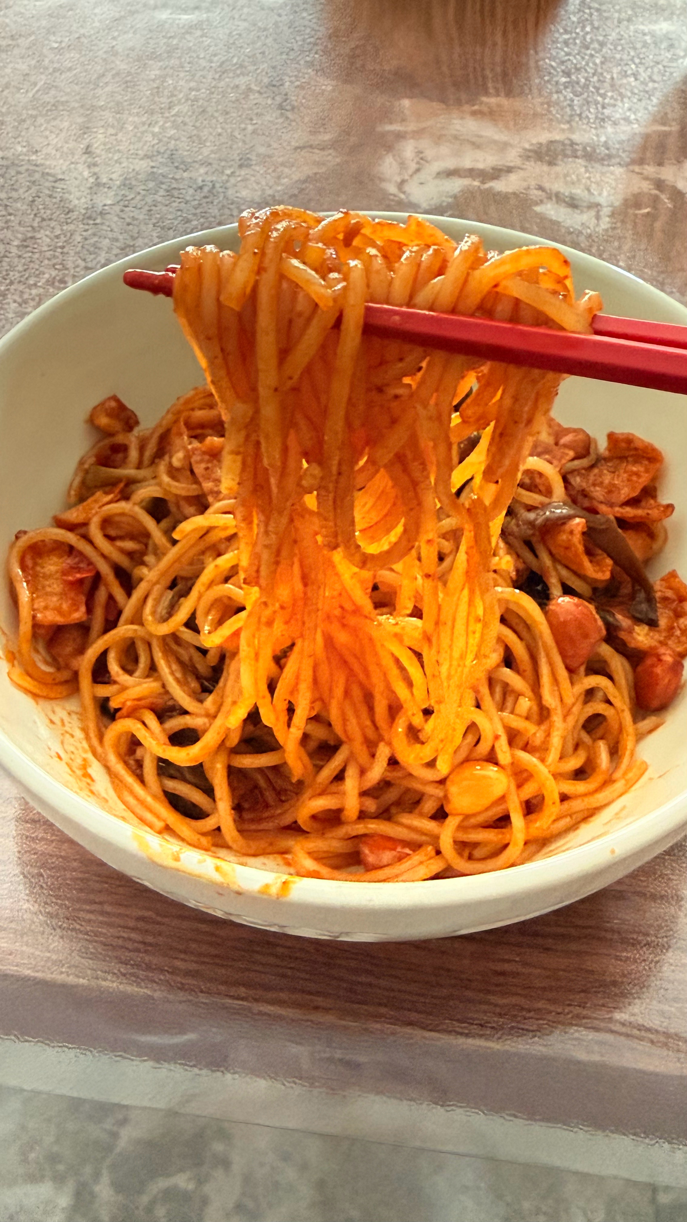 松筠美味[超话]  在家做了一碗爆炒螺蛳粉。还是第一次吃不带汤的螺蛳粉。挺好吃。