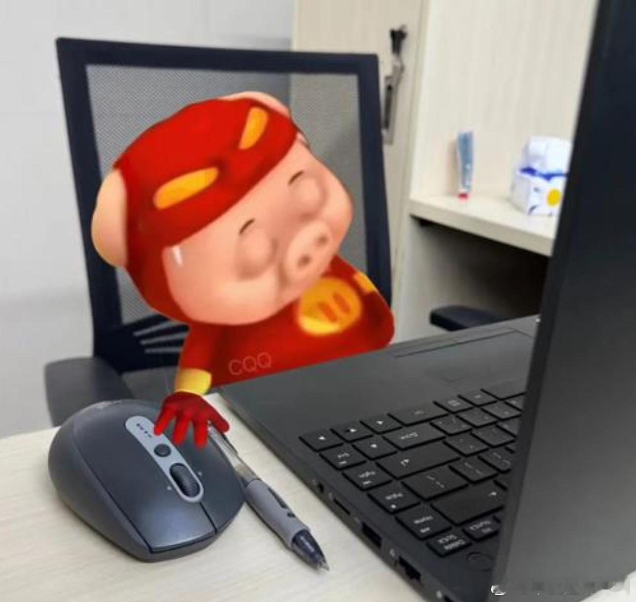 坐在工位上困得要死 谁给我发点让我一秒清醒的东西来 