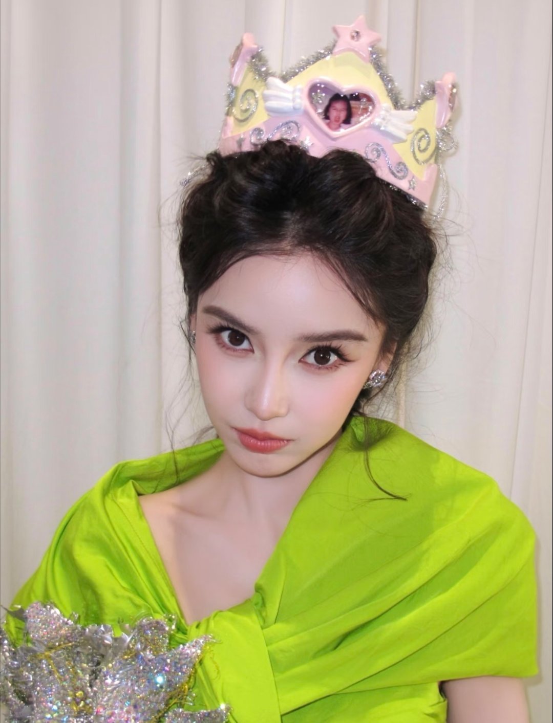 Angelababy回应被说显老 恭喜angelababy超话发帖量破7000万