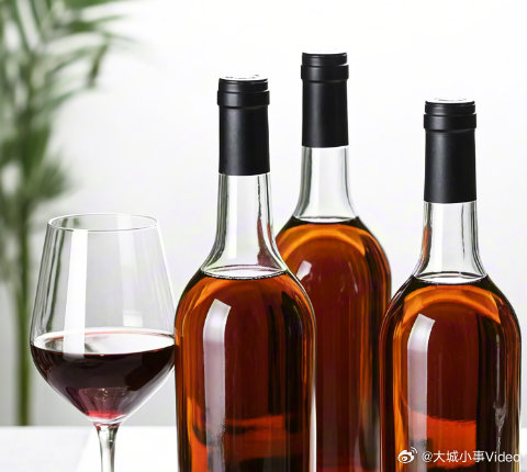 【市监总局治理五大酒类突出问题】3月15日，市场监管总局部署各地市场监管部门开展