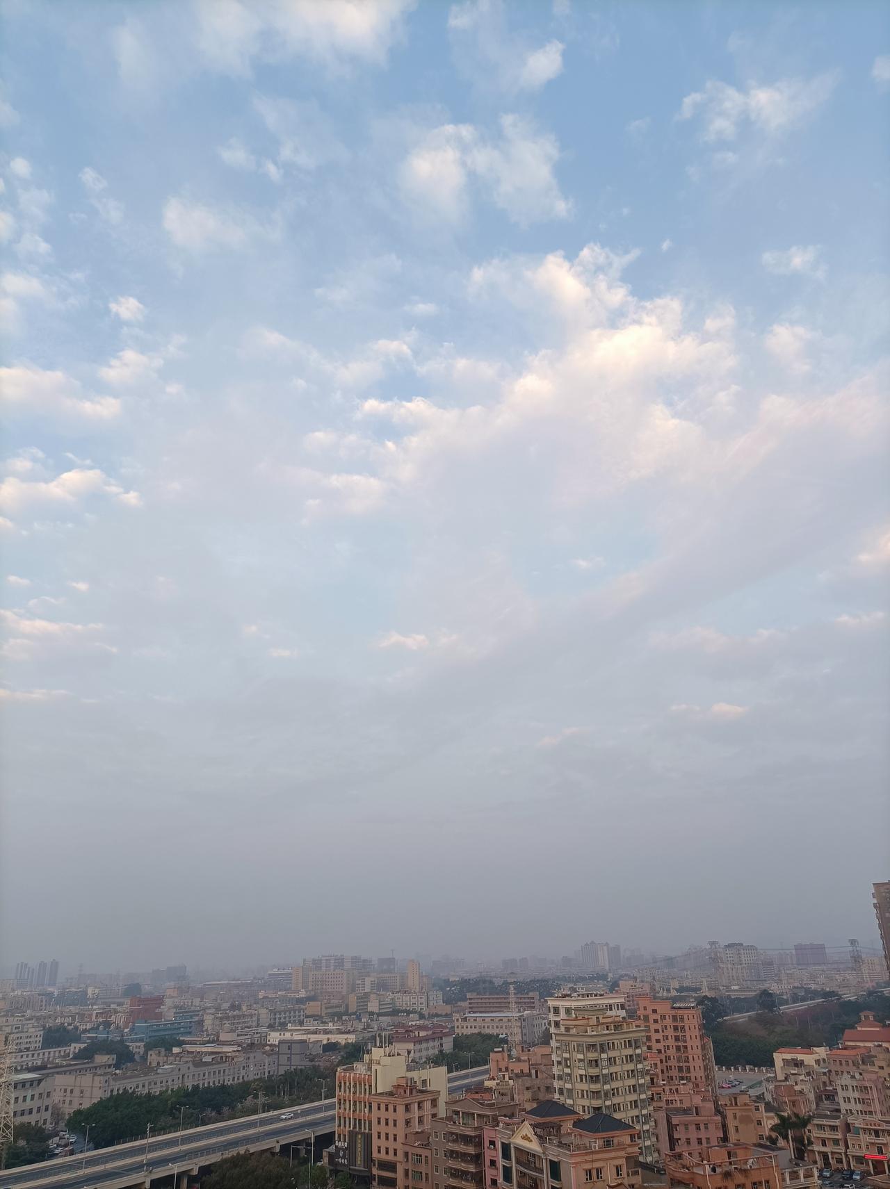 集卡领红包分享一下深圳的天气，深圳今日晴转阴，气温19度到27度，湿度88度！