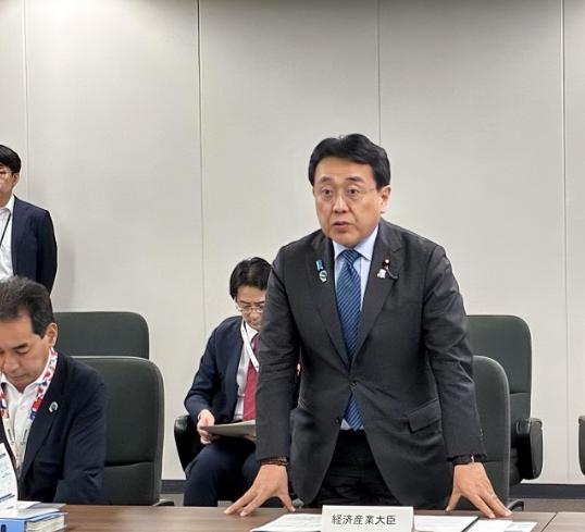 坐不住了！日本紧急派遣大臣来华访问。

当地时间5月20日，日本经济产业省突然官