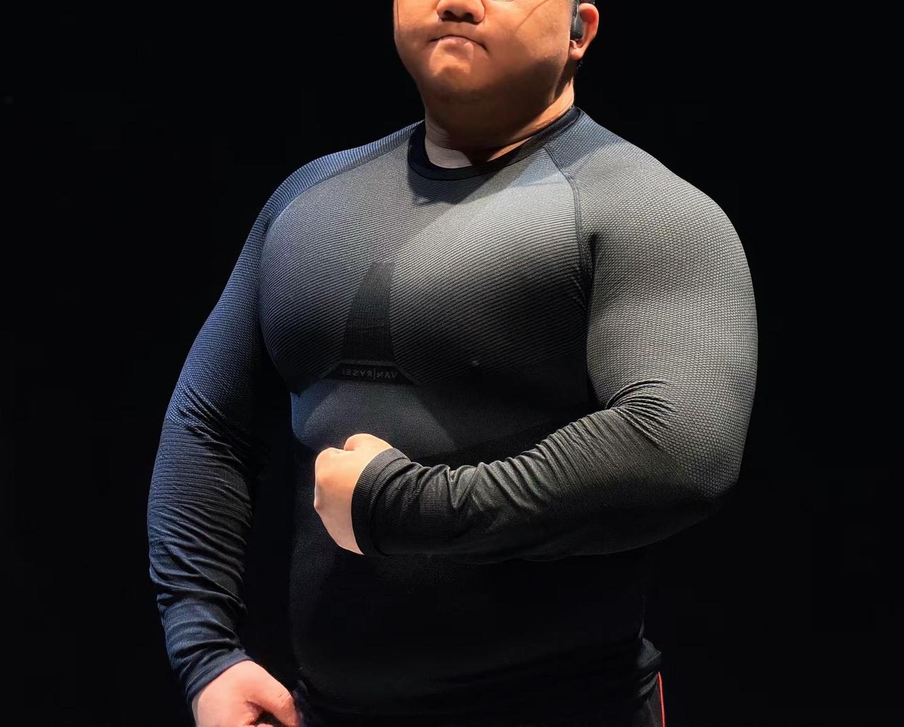 试试迪卡侬新战衣。脂包肌