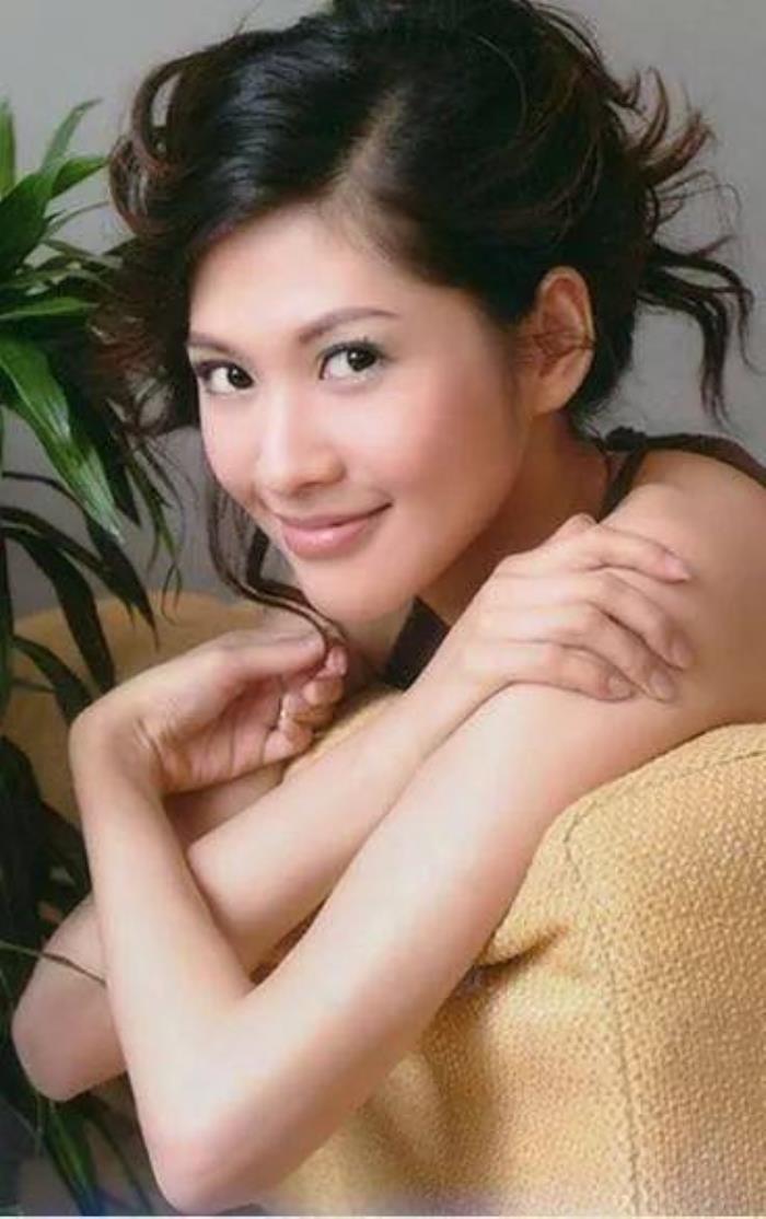 2013年，陈红的老公李军夜里闯入沈星的卧房，对床上的男人全打脚踢，一边拽着沈星