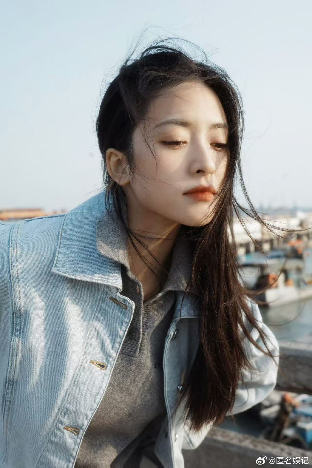 沈月带头嗑自己的cp亲爱的客栈王鹤棣都锐评沈月带头嗑，这波主动真的太圈粉 