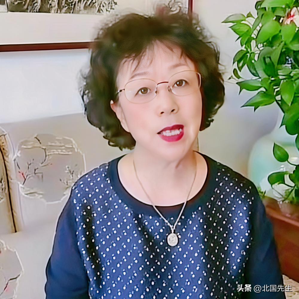 卖了老房住儿子楼下，如今连出门旅游都要看儿媳脸色，结婚前客客气气，结婚后变本加厉