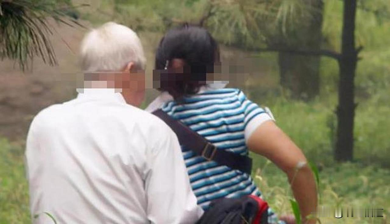 黄昏恋那些事儿①：王大爷差点把棺材本搭进去

现在这世道，年轻人处对象那叫一个放