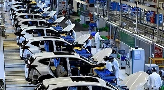 月销大跌44.1%，一代神车陨落！巨亏百亿陷入死局，走下销量神坛