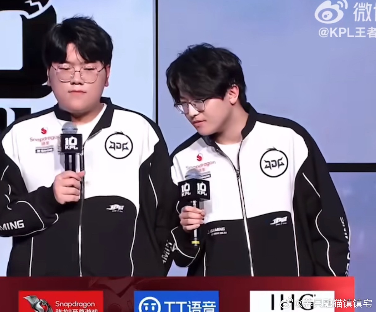 光明的鼻子咋了？ 