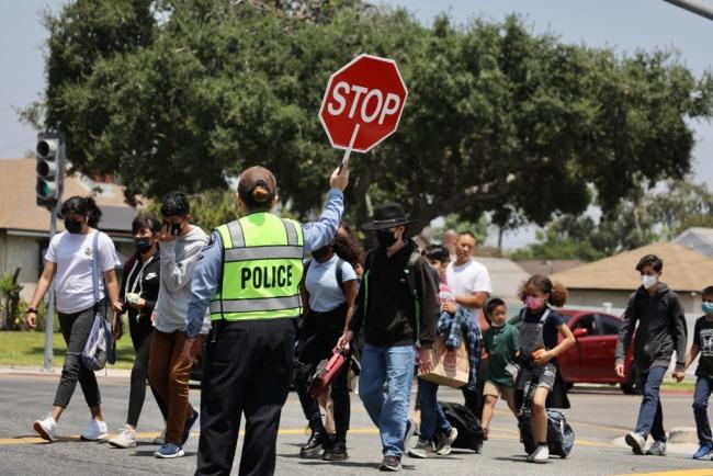 总有那么一批人，不知道从哪里搞到的稿子，阴阳怪气地，不是挑这就是挑那，这不，刚看