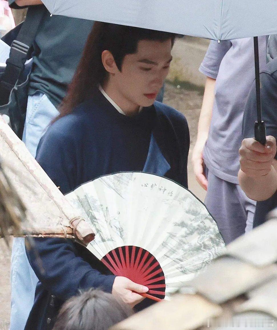 杨洋虽然油，但真的很帅，这优越的鼻梁 ​​​