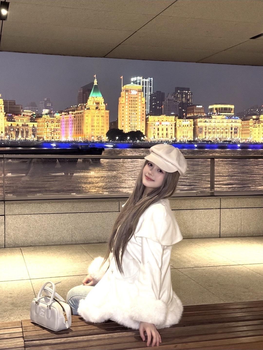 我早将月光洒在你头发