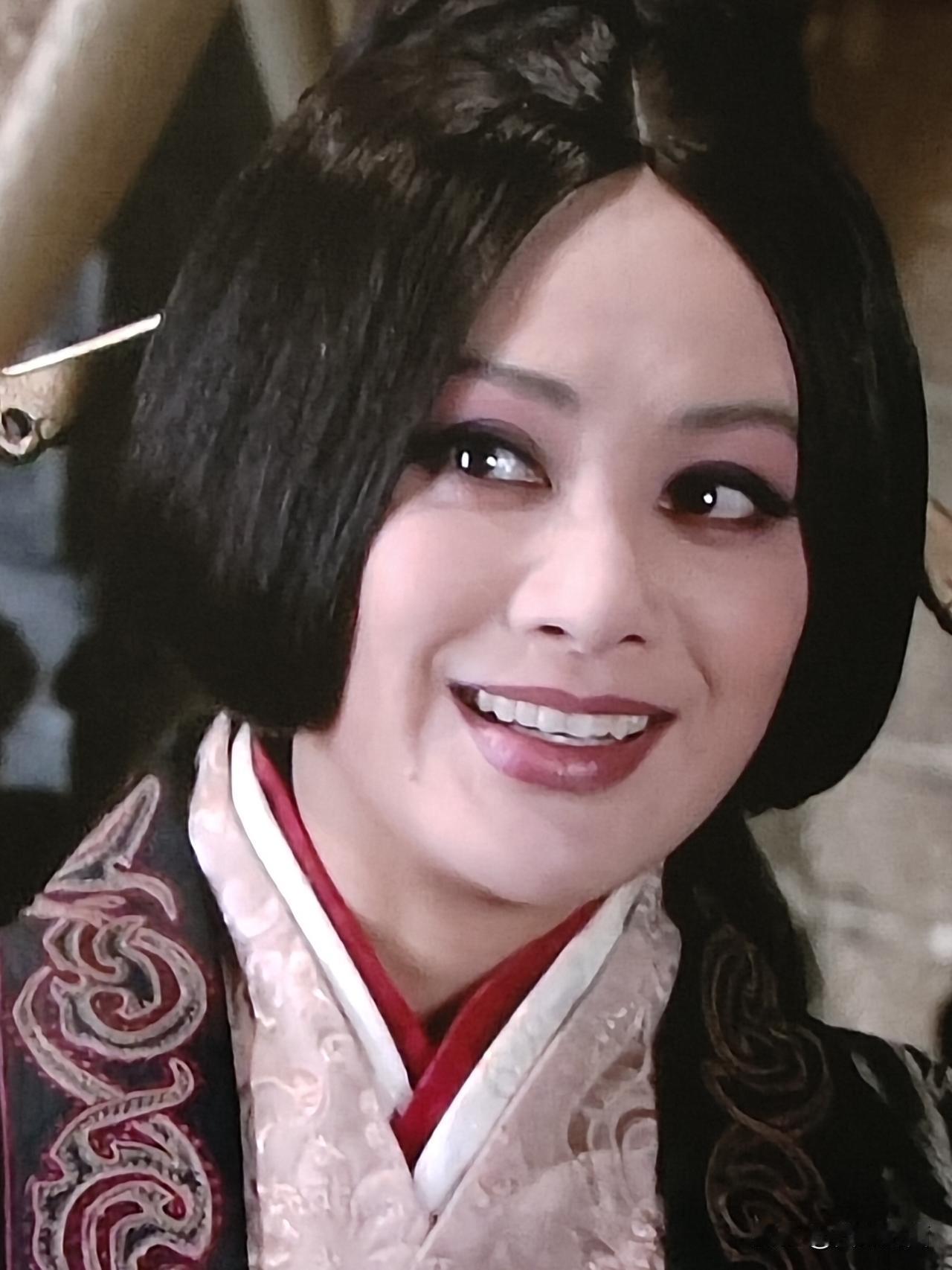 古装美人，笑靥如花，惊艳了时光