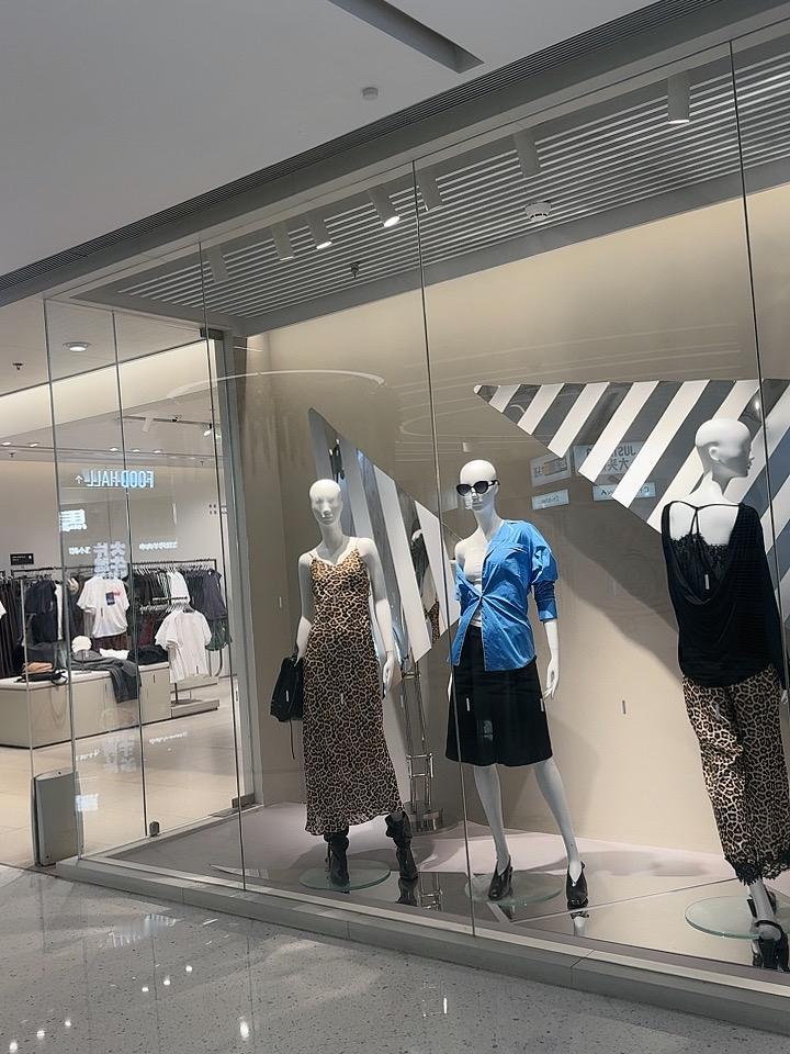 晒出你的本地生活城市生活中充满了各种活动和工作压力，每个人都为实现梦想而奋斗。