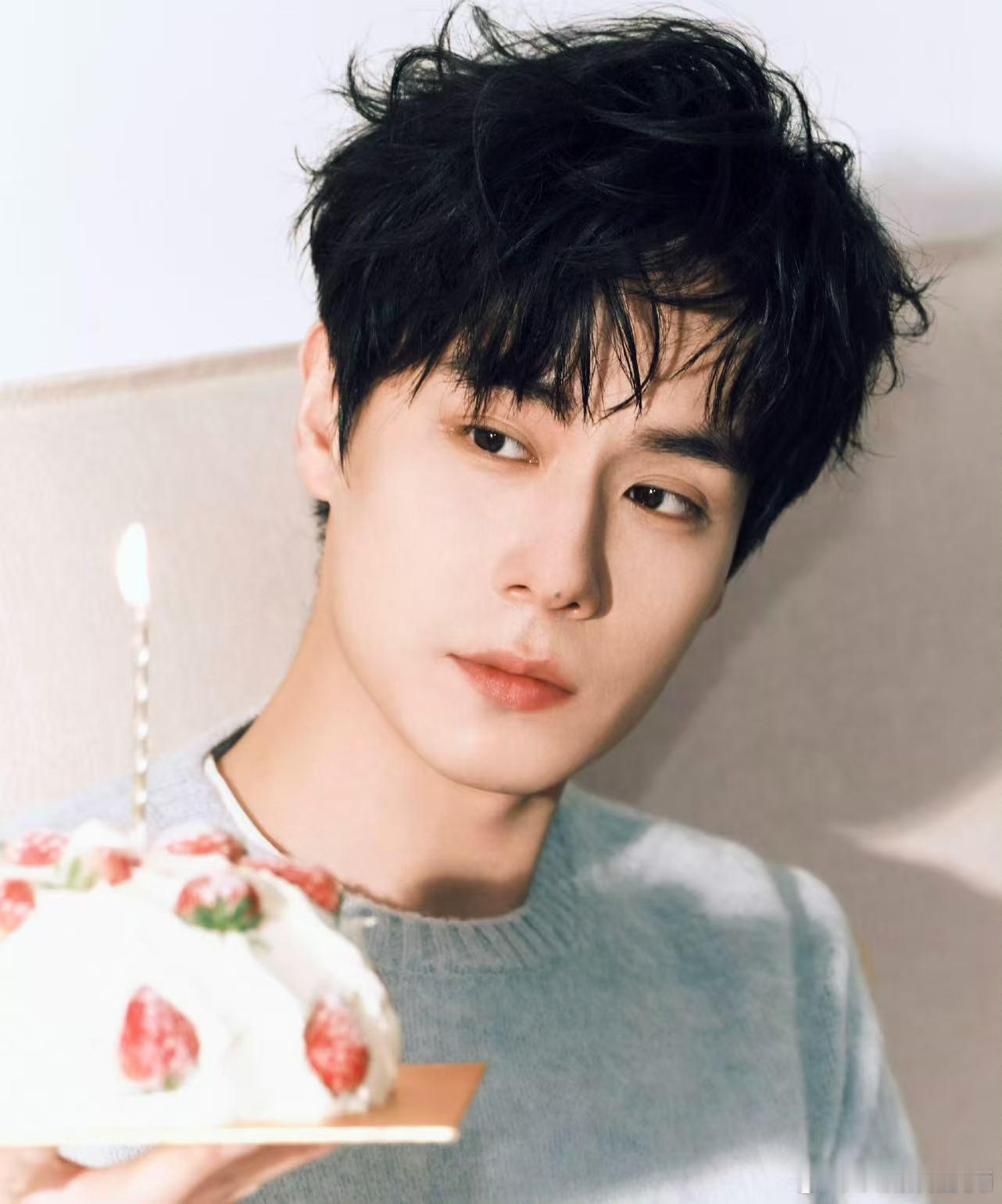 胡一天好帅五个字不肤浅 这个故事完美诠释了什么是“懂你的人，自然懂”。粉丝的五年