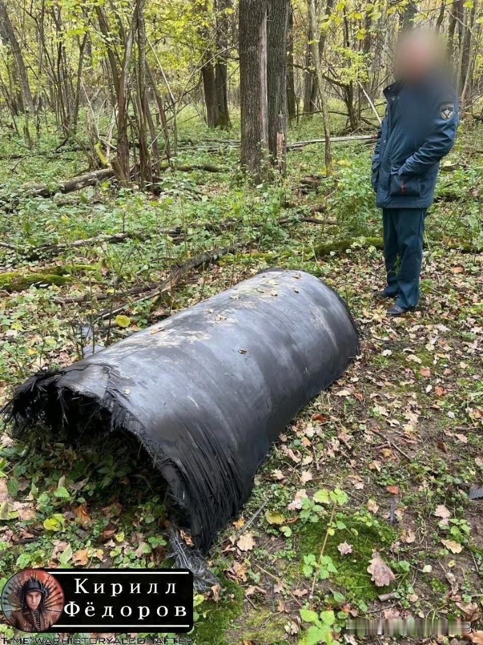 首个被目视记录到的遭拦截的乌克兰“火烈鸟”导弹残骸。

消息源说，该导弹当时在1