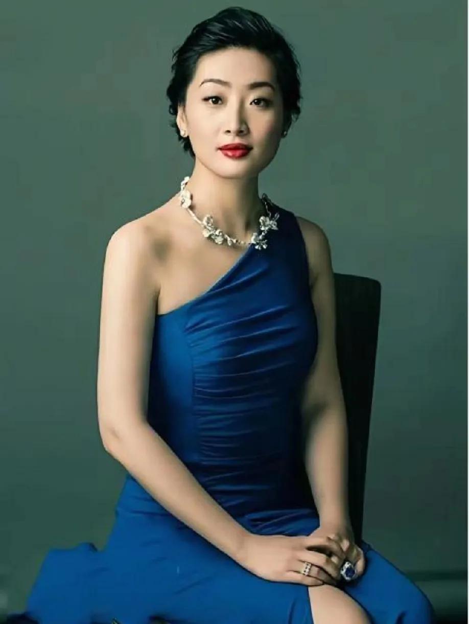 宗馥莉：现实大女主，真·女王范本
 
宗馥莉，妥妥现实版大女主！接手娃哈哈，从宏