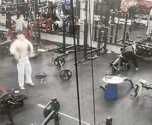 这要是砸到人可怎么办