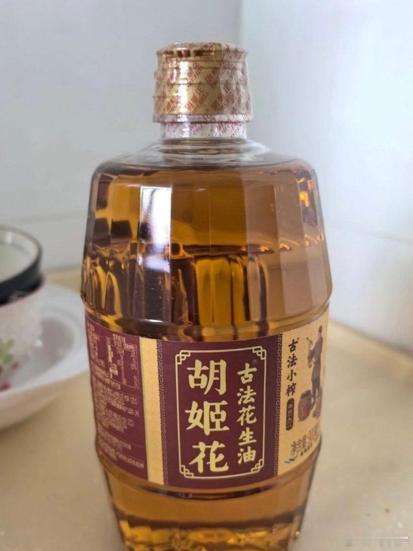 胡姬花贾冰好油真香接力赛   胡姬花古法更笨油更香胡姬花古法小榨花生油：笨功夫背