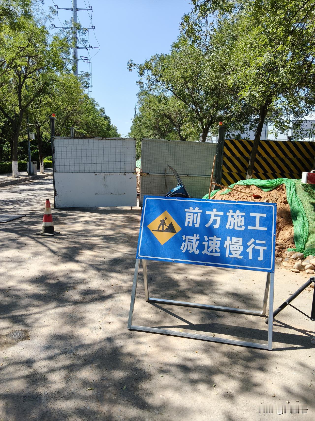 兰州的兄弟姐妹们，安宁区北滨河东路培黎西街污水处理厂附近的十里店后街这条辅路又开