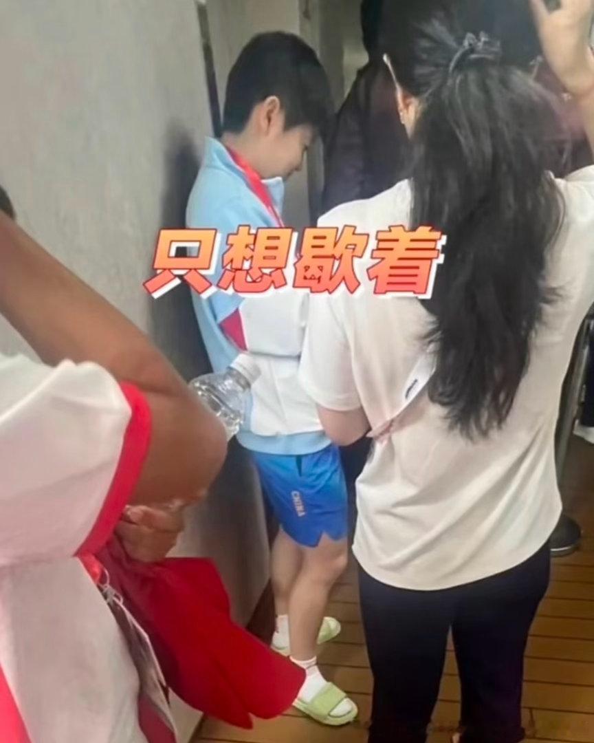 咪的拖鞋不错[哈哈]孙颖莎 ​​​