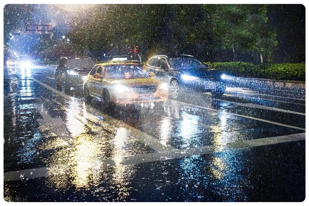 
为什么端午节前后要下这么大的雨，而且时间这么长？
下的好久了，天天听雨，喝茶，