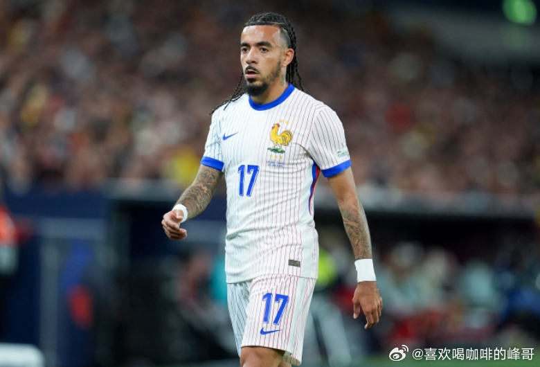 在今天凌晨进行的国家队热身赛，法国2-1战胜巴西。赛后法国后卫古斯托和拉克鲁瓦接