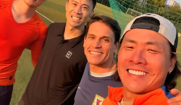 泰山开始恢复训练
郑铮也是准时出现在训练场，其实有时候就是这样，泰山只要休息，就