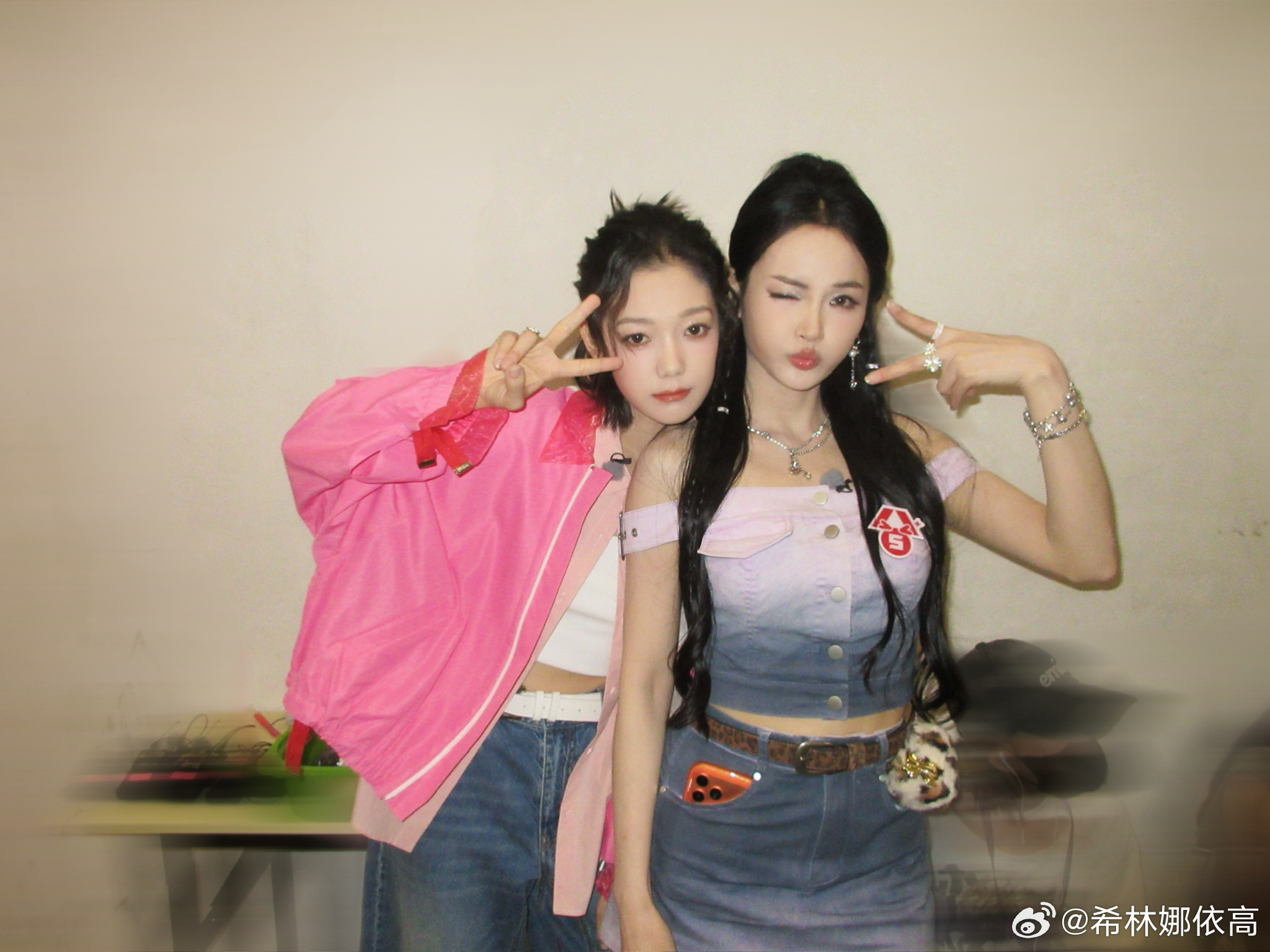希林娜依高公开圈内好友名单从头追到现在看着女中声部一点点变得像一家人，袁一琦的稳