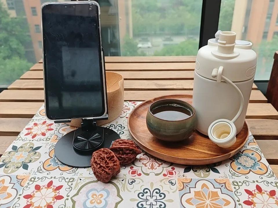 荷兰护卫舰去西沙挑衅，让我今天忙活到现在。
原本十一点我就能录完今天的视频，可是