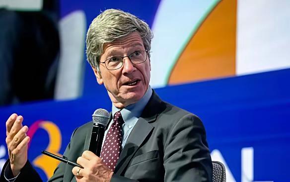 一个美国教授说了句大实话，台下掌声就没停过，他说，两千年，中国，从没跨过那片海去