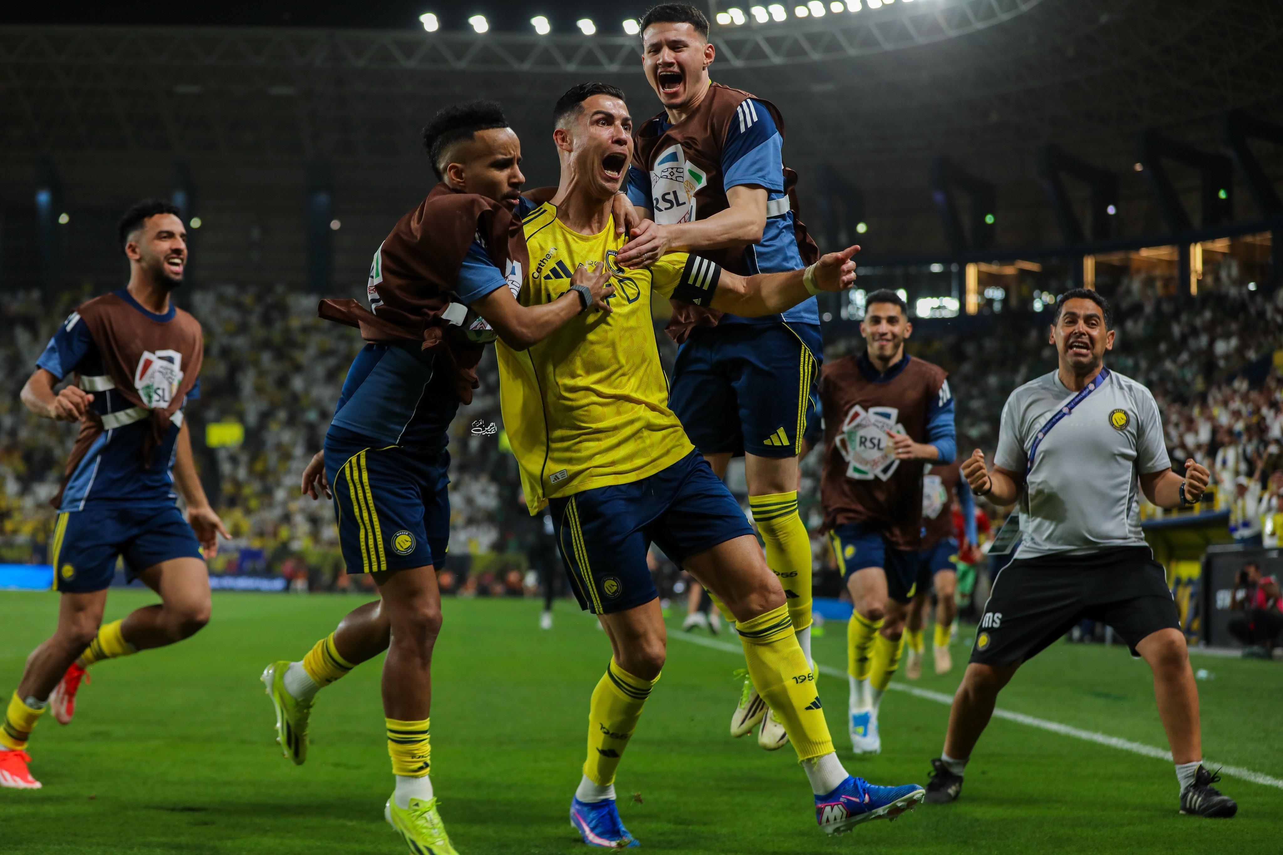 C罗利雅得胜利2比0吉达国民c罗生涯970球肆意地怒吼，释然地庆祝 