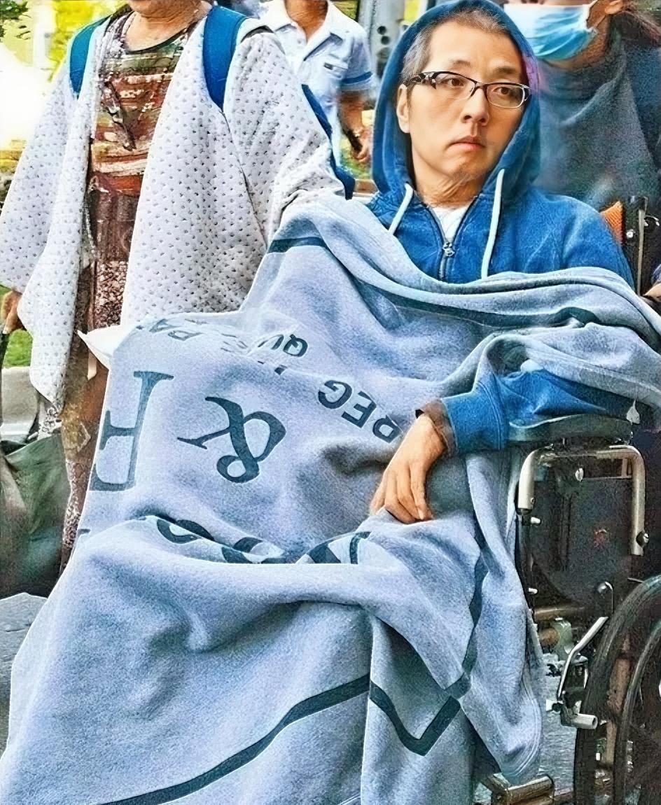 他已经认不出人了，但每月4万块的账单，一分没停，整整八年。
张宇和陈子鸿拉了个群