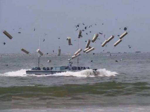我军对于武装统一的准备是非常认真的，台军在沙滩上搞了很多混凝土预制障碍结构，我们