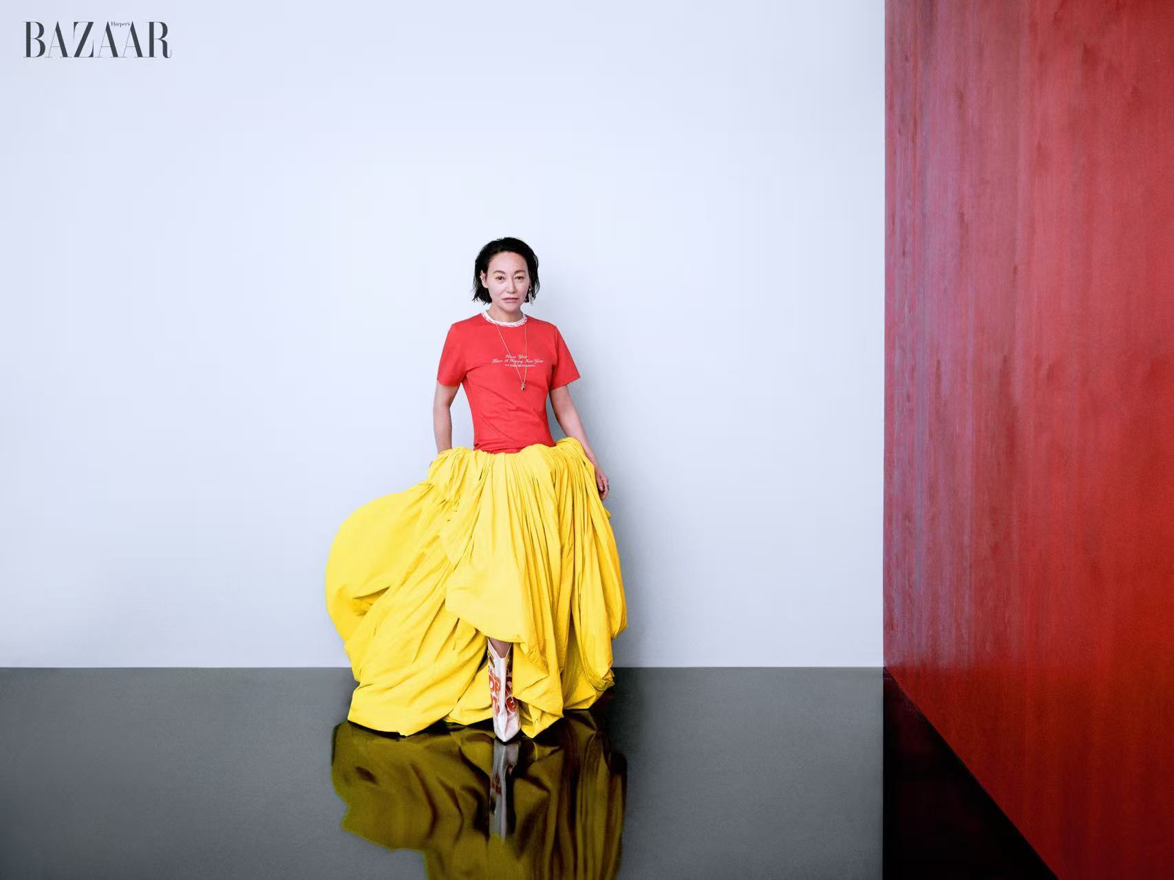 惠英红顶级钓系妈咪惠英红时尚界最潮拽的母亲惠英红以岁月为底色，在芭莎的镜头里，她