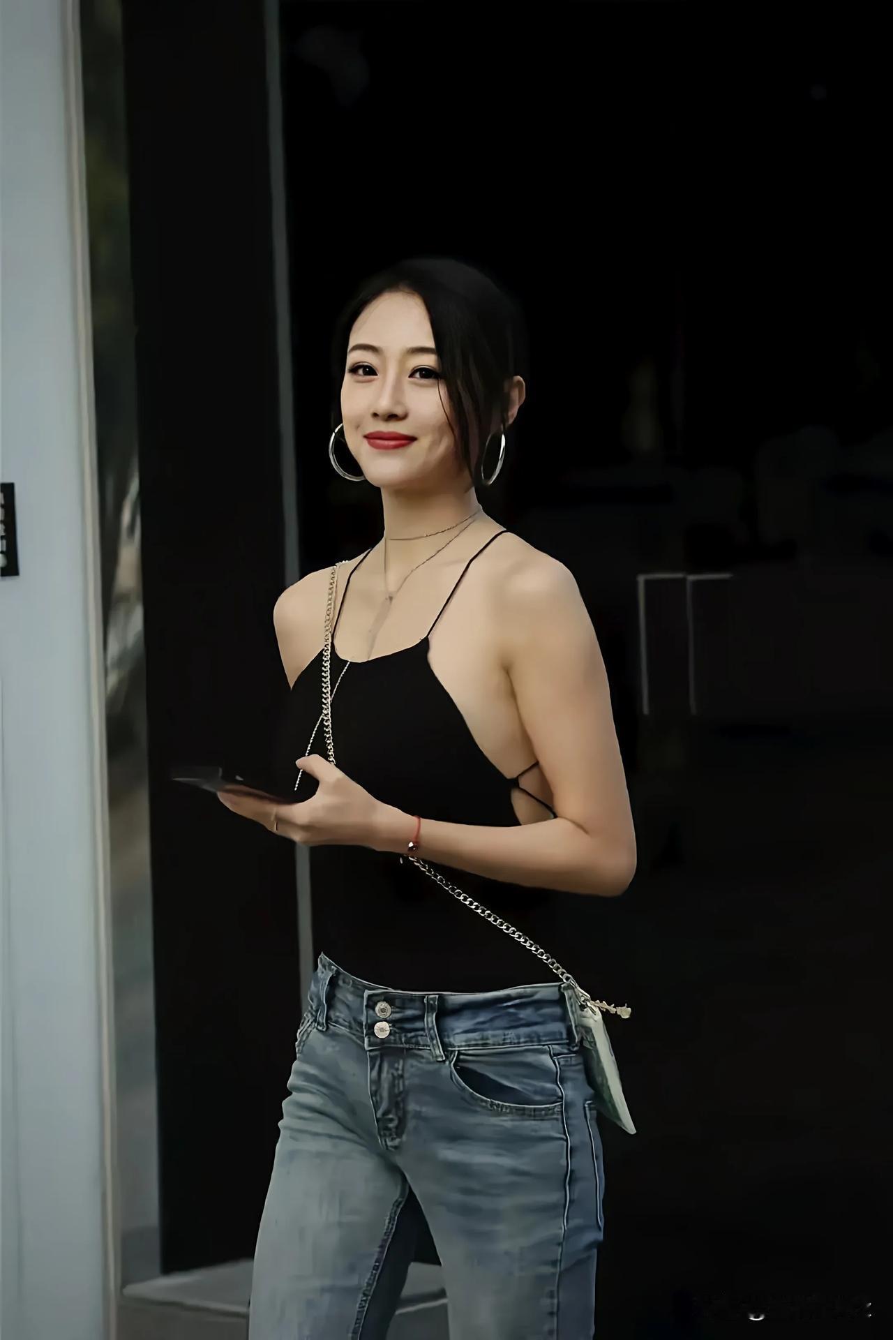 人会后悔的只有一件事，就是活的不够勇敢。 

——泰德.休斯 ​无法重要的一生 