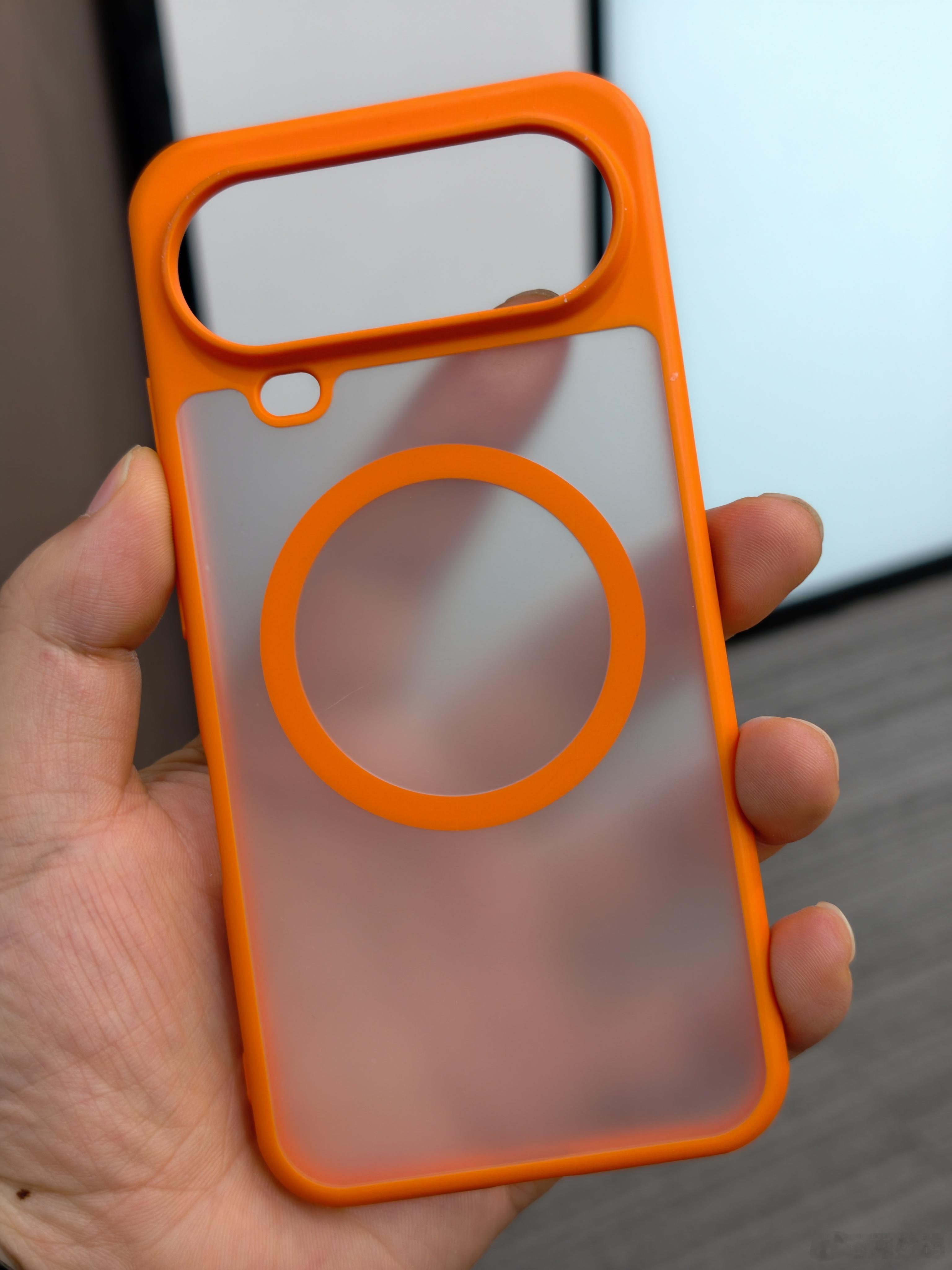 为了保护手机，给荣耀Magic8 Pro Air花了50多买了手机壳，结果手感一