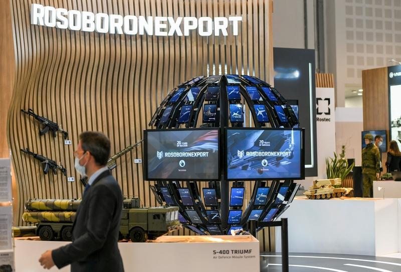 卖武器的世界防务展，记者发现了日本的展位！这一发现可真是让人意外。在这个聚焦全球