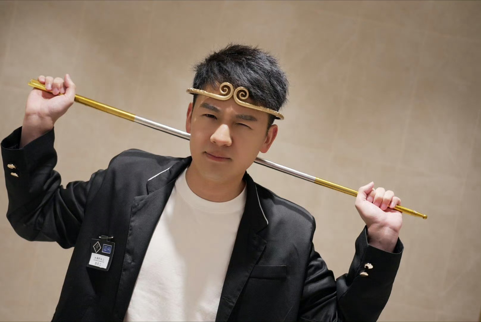 纯电车在努力搞低电耗，插混车在努力搞低油耗。第五代DM亏电油耗刷新至2.6L，以