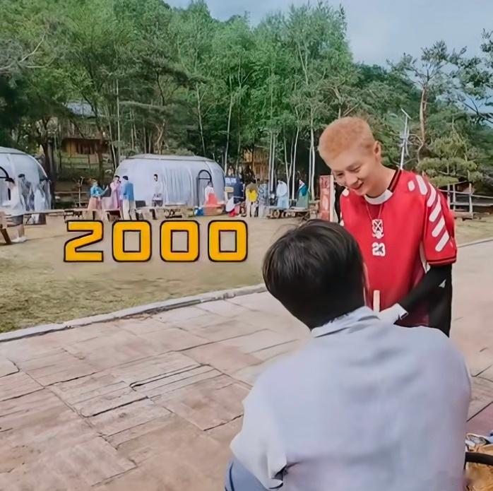 终于明白为什么这么多人喜欢鹿晗了， 不是他流量一直居高不下， 也不是靠颜值和粉丝