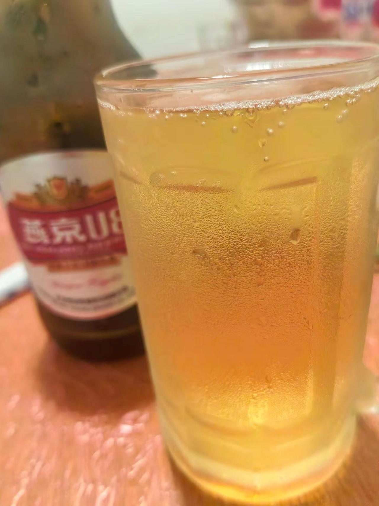 时间等过谁，季节变换，来来往往，好多人忘了好多人，好多人代替了好多人，好多人有好