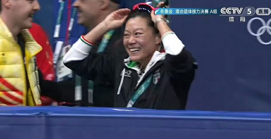 带领意大利队夺金的是中国教练决赛虽然中国队没拿奖牌，但是金牌确实中国人带队拿的，