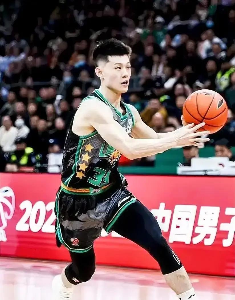 四连败！辽篮输上海26分创纪录
 
65分，全队最低。三个名字被球迷刷爆：鄢手骐