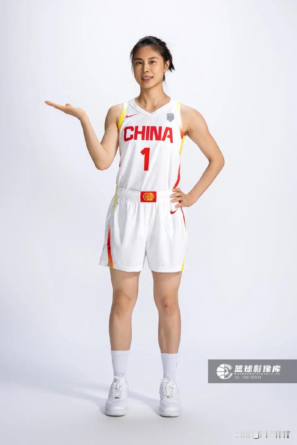中国女篮亚洲杯球员定妆照出炉！