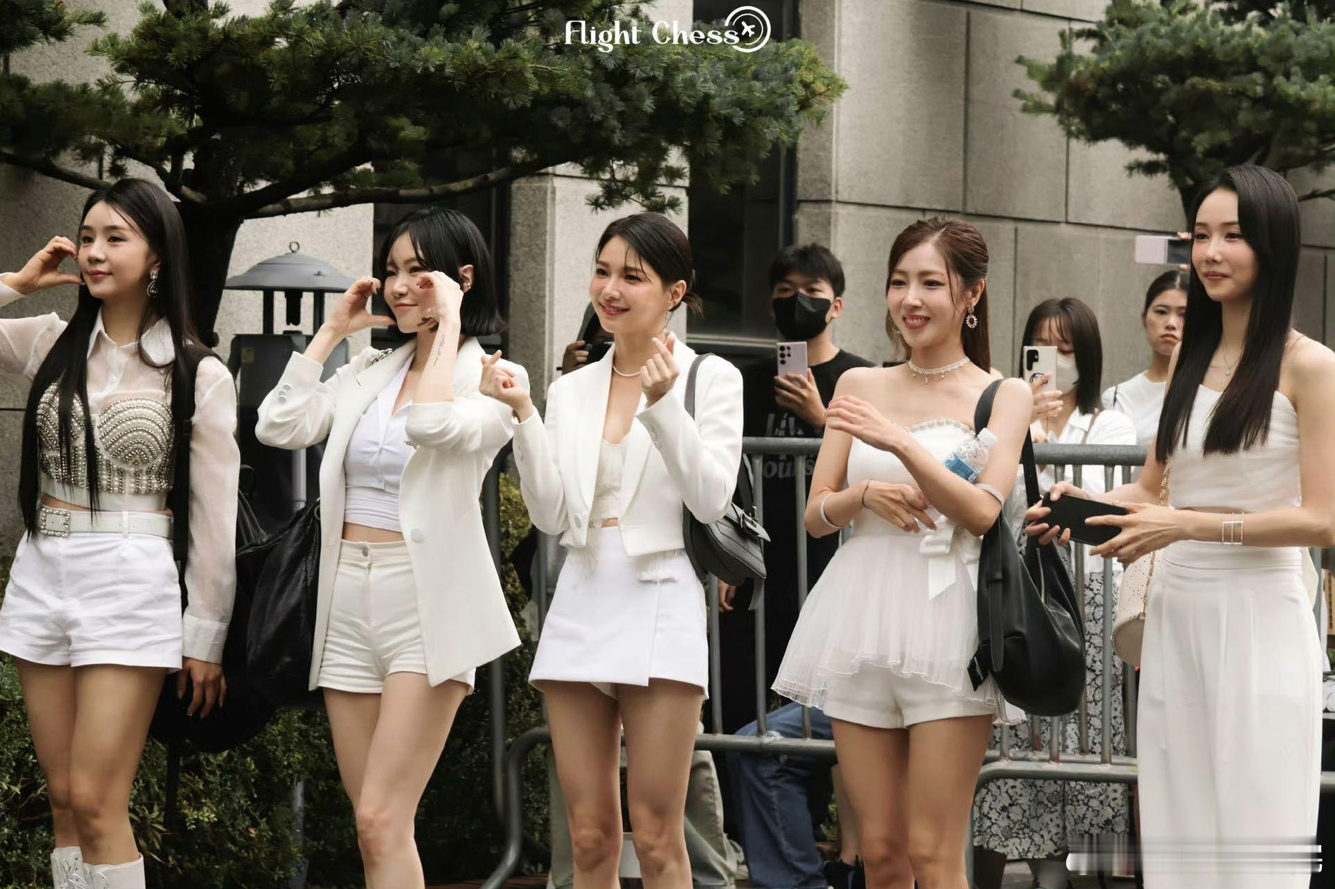 #曹璐[超话]##曹璐音银上班路透##FIESTAR上班路#曹璐携手FIESTA