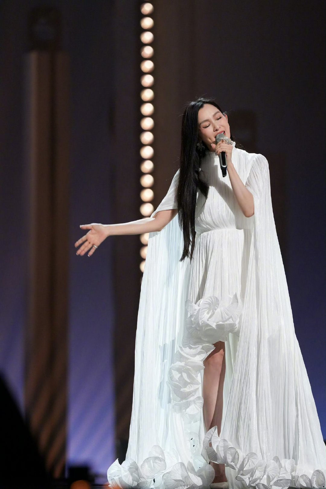 范玮琪在努力背词中乘风2026一遍一遍记歌词，认真的样子真的很戳人 