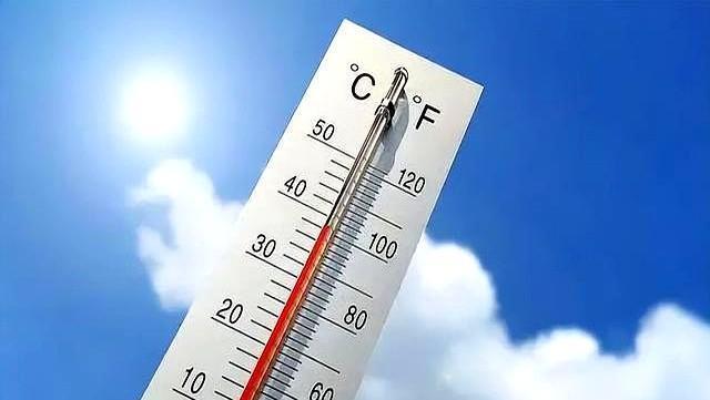 怪了，明明天气预报说最高温才36度，可我怎么感觉自己像个行走的烤肉串，脚底板都要
